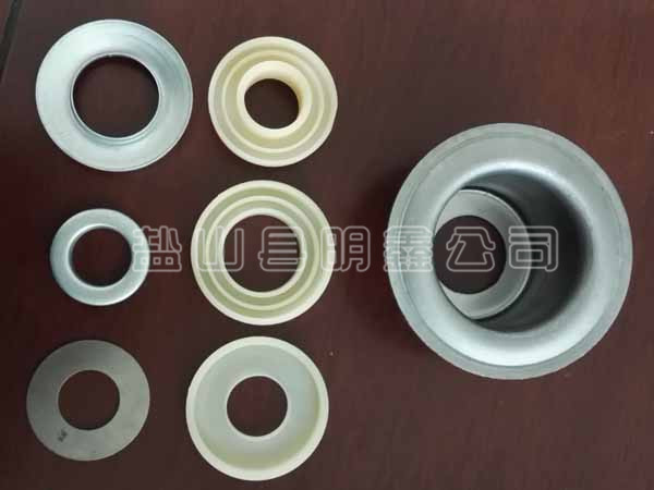 皮帶撒料的原因與托輥軸承座制作過程